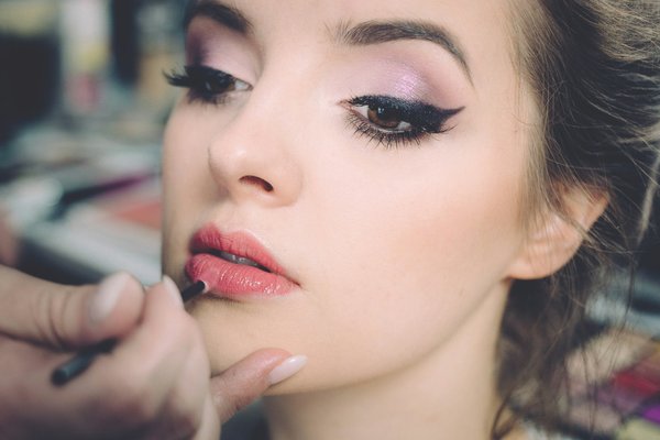 Comment enlever efficacement le maquillage des yeux